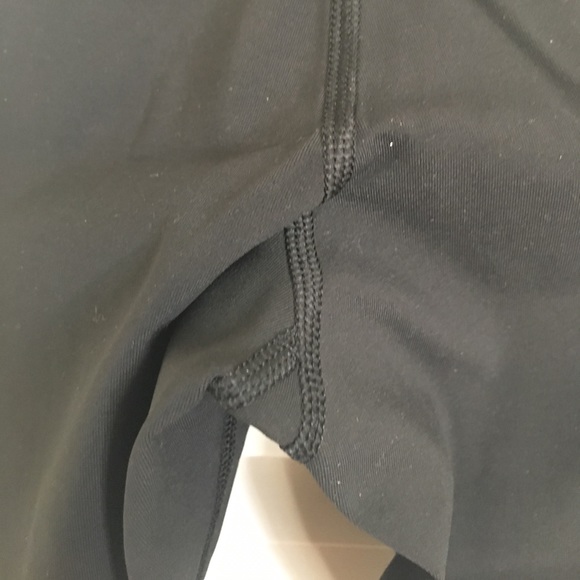 Lululemon Wunder Under Mid-Rise Capri. - Picture 5 of 7